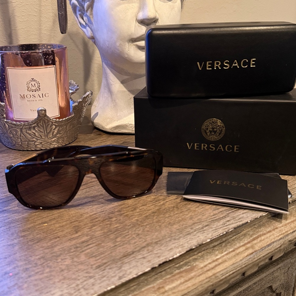 *Authentic* Versace Tortoise Shell Sunglasses.  New, only worn to try on.